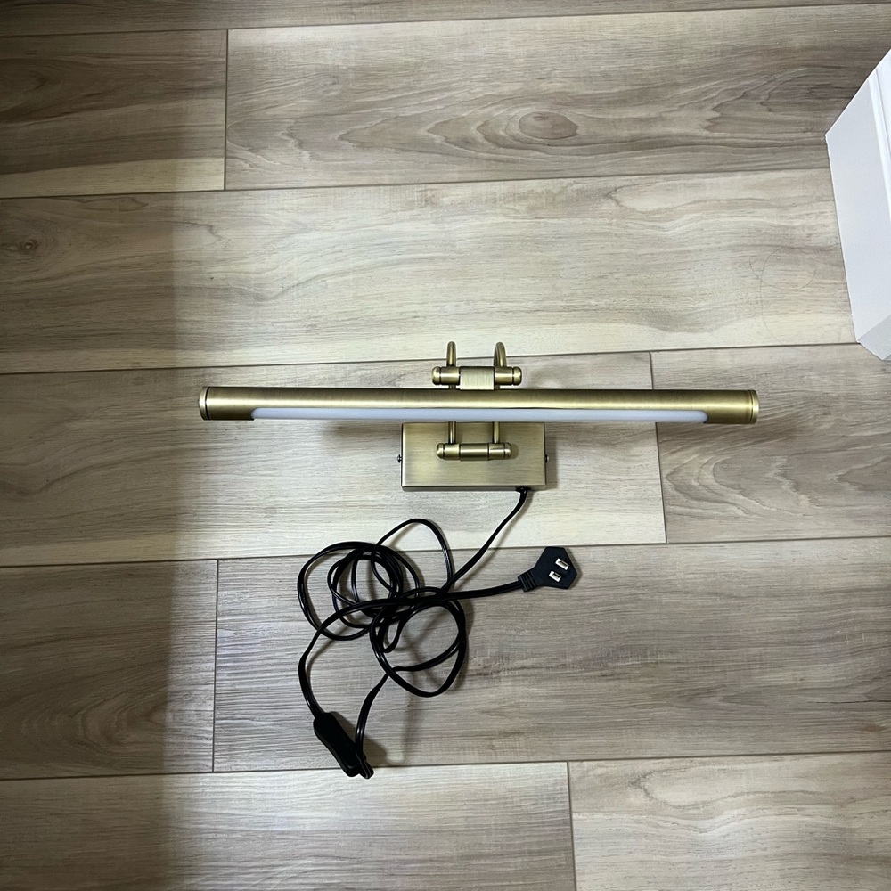 Gold Wall-Mounted Picture Light